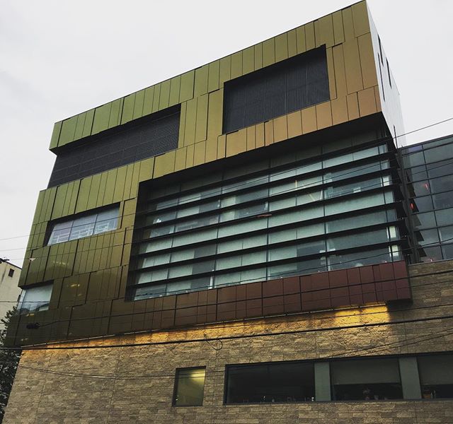 Metallic building in Syracuse